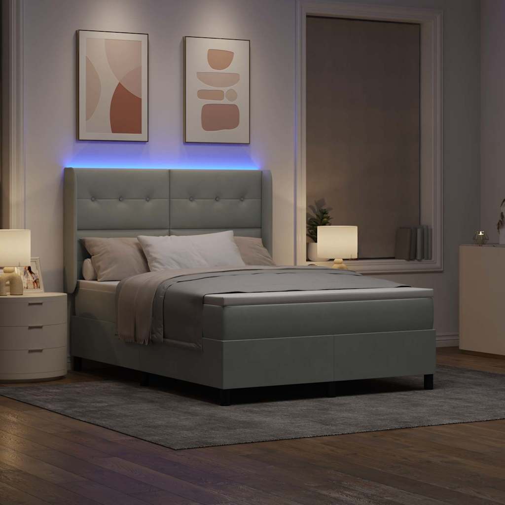 Box spring seng med LED-lysstrimler Lysegrå 140 x 200 cm Fløjl