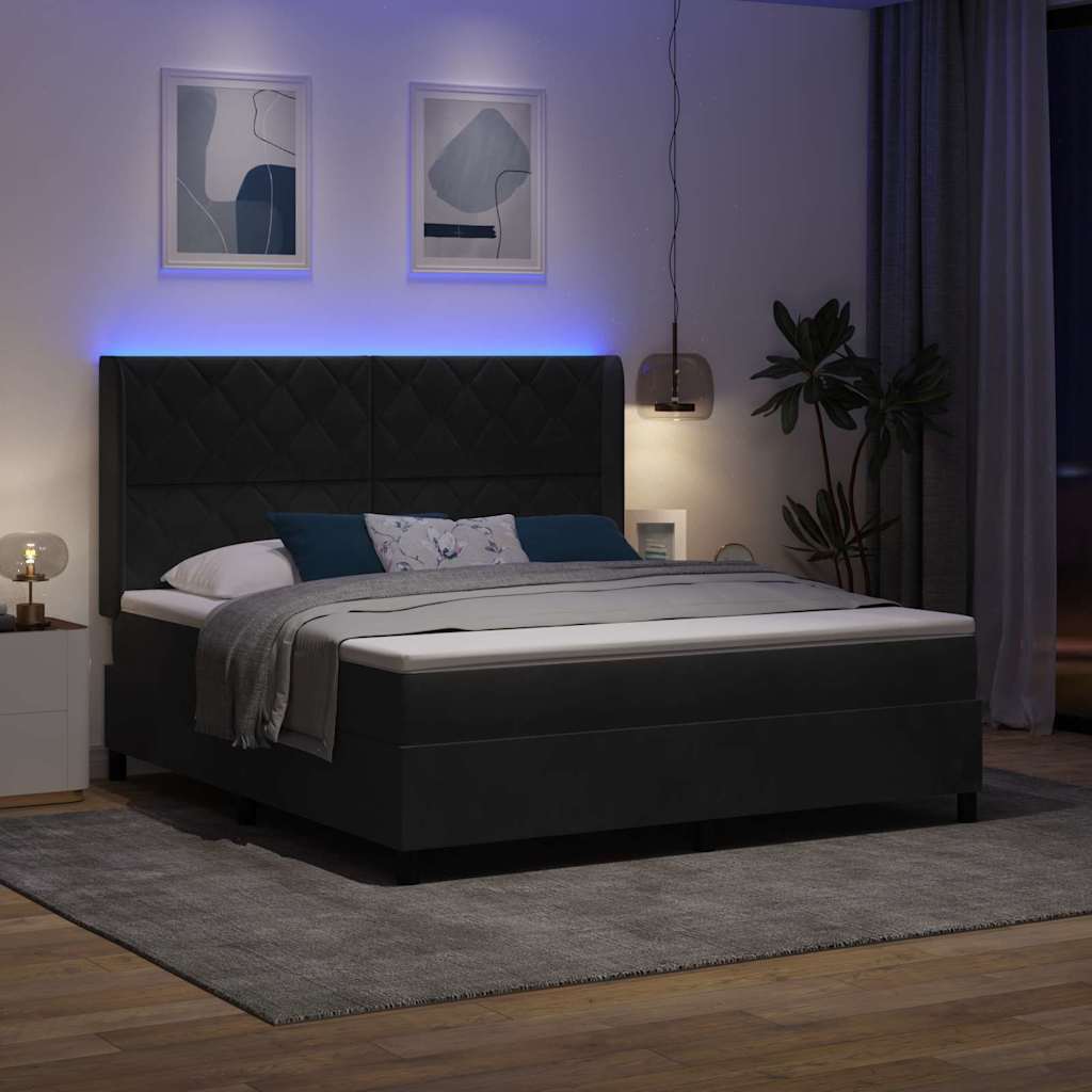 Box spring seng med LED-lysstrimler Sort 180 x 200 cm Fløjl