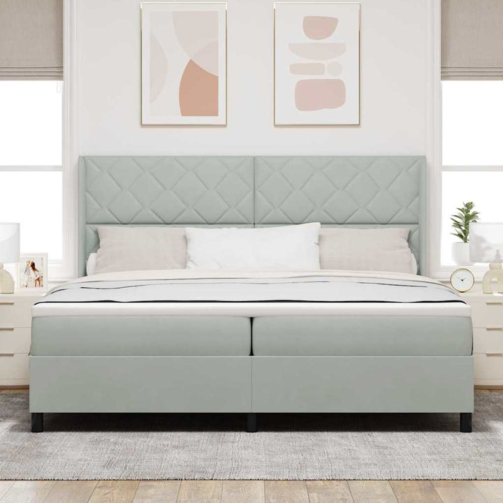 Box spring seng med LED-lysstrimler Lysegrå 200 x 200 cm Fløjl