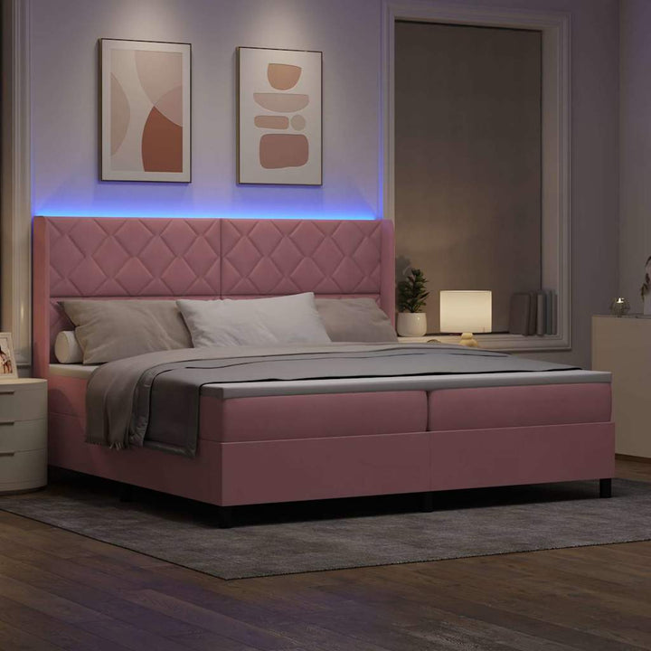 Box spring seng med LED-lysstrimler Lyserød 200 x 200 cm Fløjl
