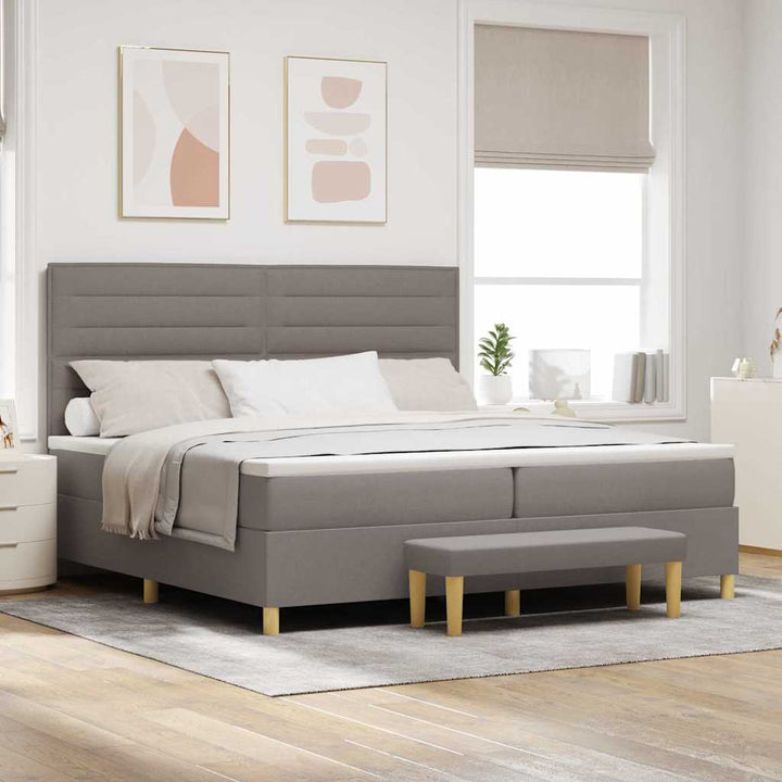 Box spring seng med madras Gråbrun 200 x 200 cm Stof