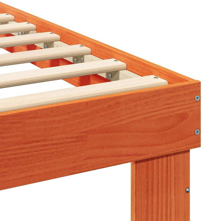 Sengestel med hovedgærde Brun 140 x 200 cm Massiv fyrretræ
