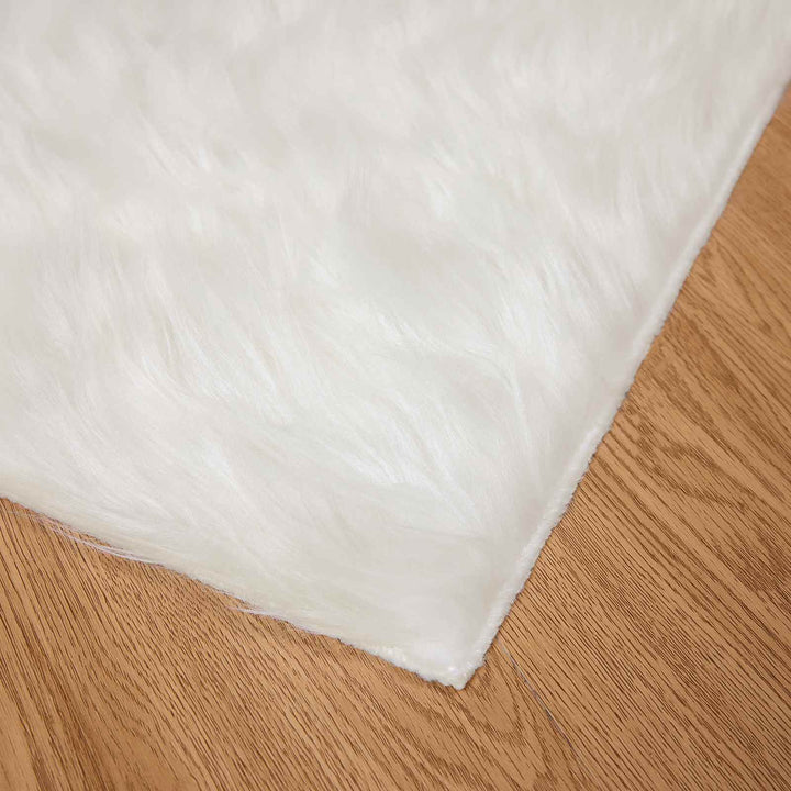 Fuskobbel lammeskindstæppe TAFALLA Hvid 240 x 240 cm Polyester