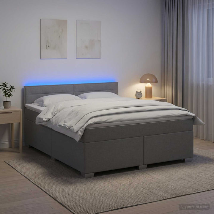 Box Spring Seng med Madras og LED Lysegrå 140 x 190 cm Stof