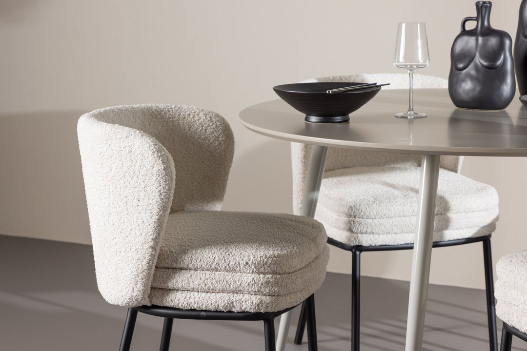 Venture Home Plaza Dining Table with Agnes Dining Chair