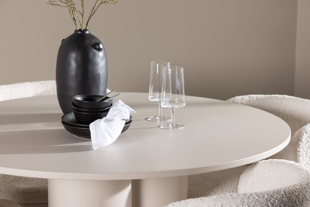 Venture Home Olivia Dining Table with Agnes Dining Chair