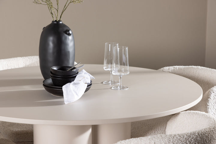 Venture Home Olivia Dining Table with Agnes Dining Chair