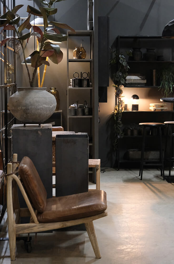 Trademark Living James loungestol med brune læderhynder