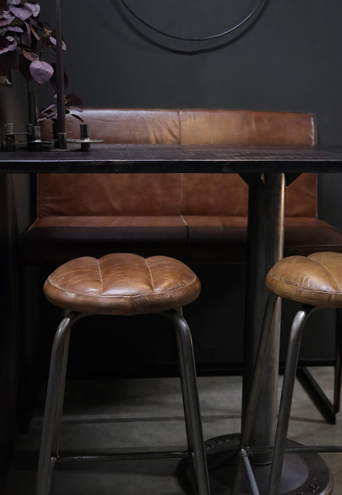 Trademark Living Brooklyn barstol med rundt lædersæde