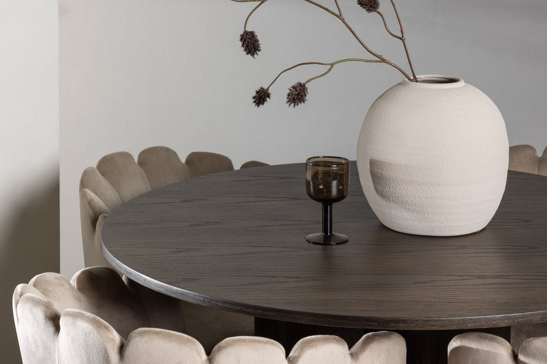 Venture Home OliviaDiningTable-Mocca/MoccaVeneer+LimhamnChair-Black/BeigeVelvet_4