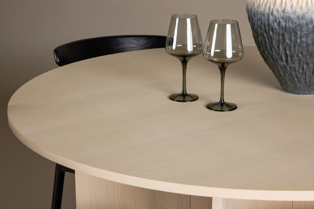 Venture Home Tyresö Table ø120 - Whitewash with Ven Chair - Black