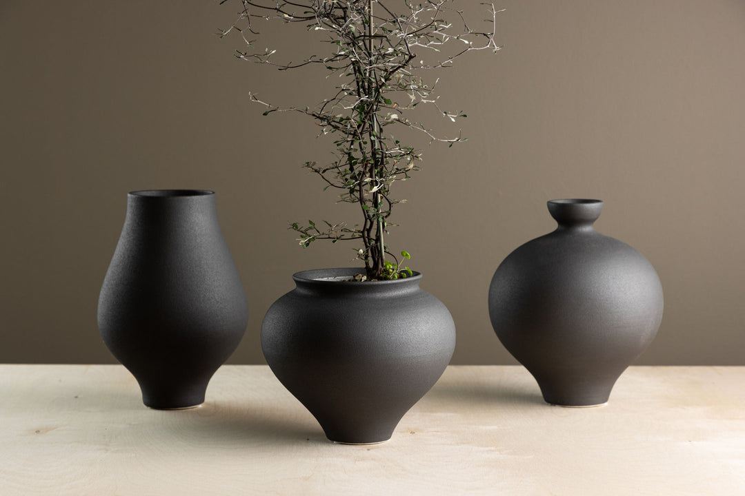 Venture Home Rellis Vase - Black  - D11*H18*B18cm