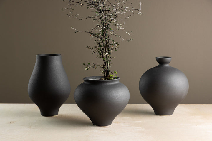 Venture Home Rellis Vase - Black  - D11*H18*B18cm