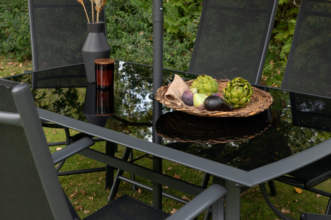 Venture Home Brekki - Dining Set inc. Umbrella- Black - Aluminium -c