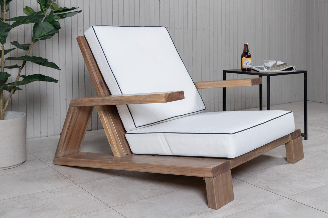 Venture Home Daria lounge chair-acacia wire brushed/off white cushion