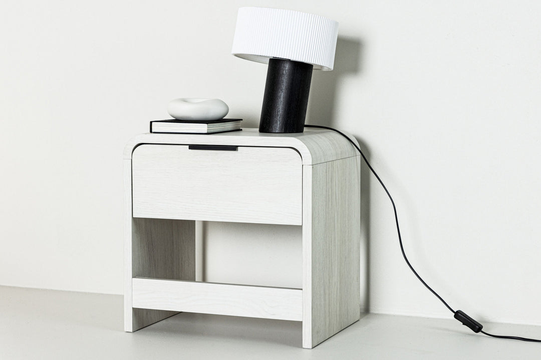Venture Home Lyngdal Side table  - Whitewash  /  MDF